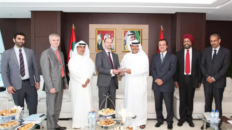 Roger Bounds, shell VP Global LNG and HE Khamis Juma Buamim, chairman of Drydocks World, have agreed an LNG MoU