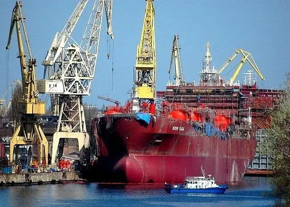 Szczecin shipyard - photo by Nanc1, Wikipedia Commons