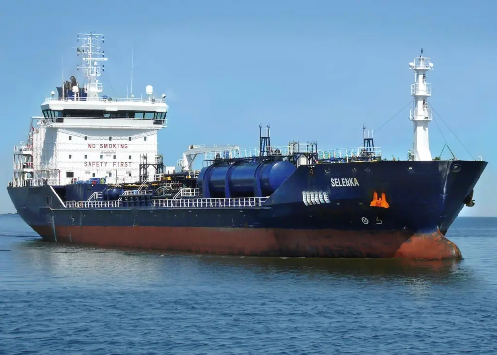 Hydraulics for deck machinery and ballast systems must use EALs if the ship is likely to visit US waters