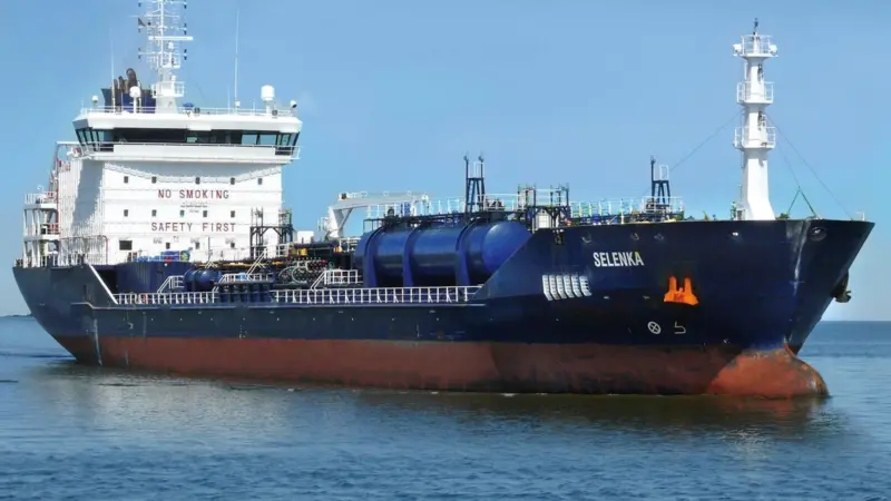 Hydraulics for deck machinery and ballast systems must use EALs if the ship is likely to visit US waters