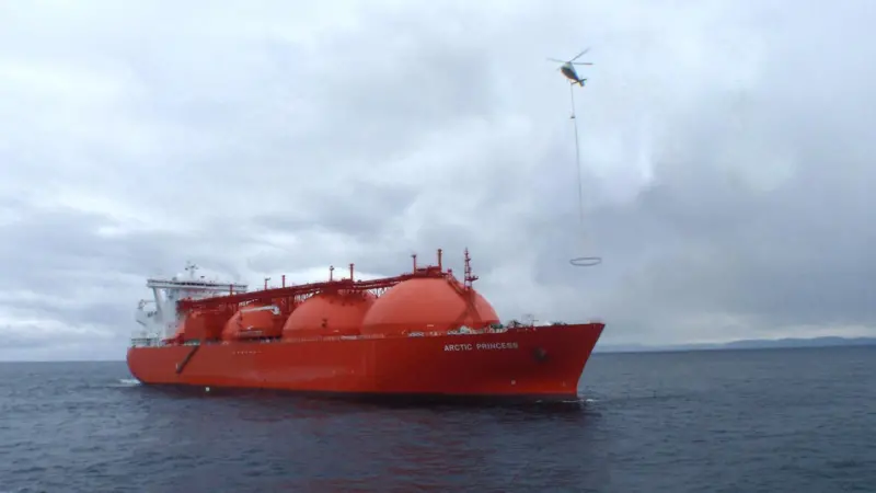 A ShipArrestor trial with a drifting LNG tanker