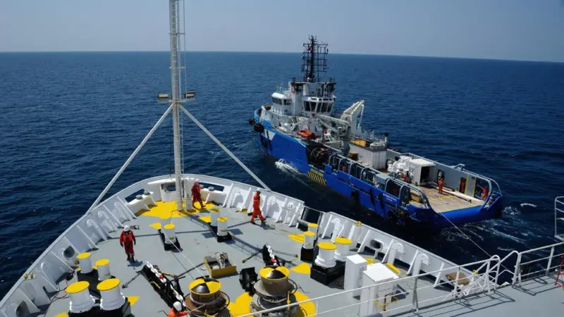 Inline bunkering operation by the 'Bourbon Petrel'