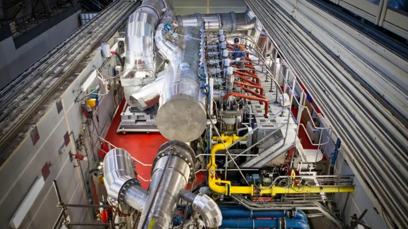 Wärtsilä low-pressure two stroke gas engine, using both Diesel and Otto cycles