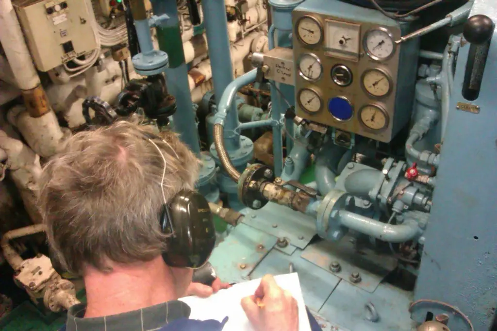 A chief engineer records in-cylinder pressures while under load running on fuel oil emulsion.