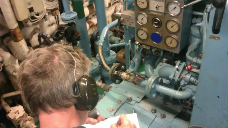 A chief engineer records in-cylinder pressures while under load running on fuel oil emulsion.