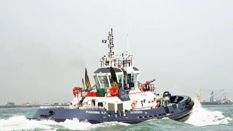 The ASD tug ‘Calovébora’ on her way from Hong Kong to Panama; she is equipped with 2 x SRP 1515 units from Schottel (Cheoy Lee Werft Hong Kong)