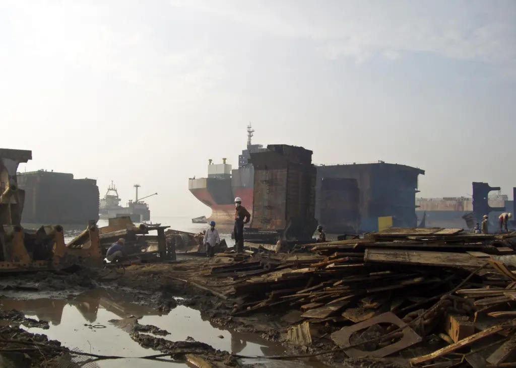 IMO and the Bangladesh government have signed an agreement to improve standards in the country’s ship recycling industry (IMO)