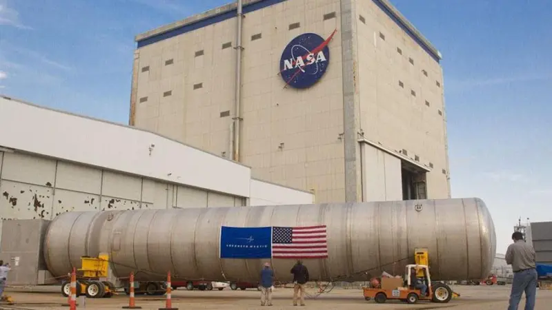 Lockheed Martin’s first LNG tank for Harvey Gulf rolls out of the company’s NASA facility in New Orleans
