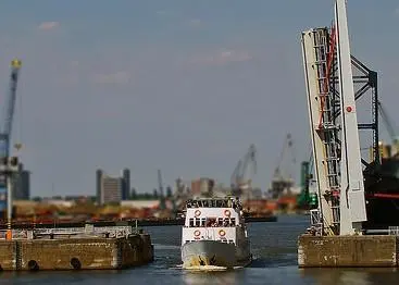 The ports are joining forces to introduce LNG to inland shipping on the Rhine-Main-Danube corridor. Photo: Claudio.Ar/Flickr