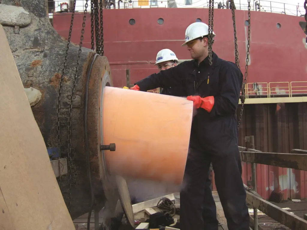 00_82713_Installing-Thordons-seawater-lubricated-COMPAC-propeller-shaft-bearing