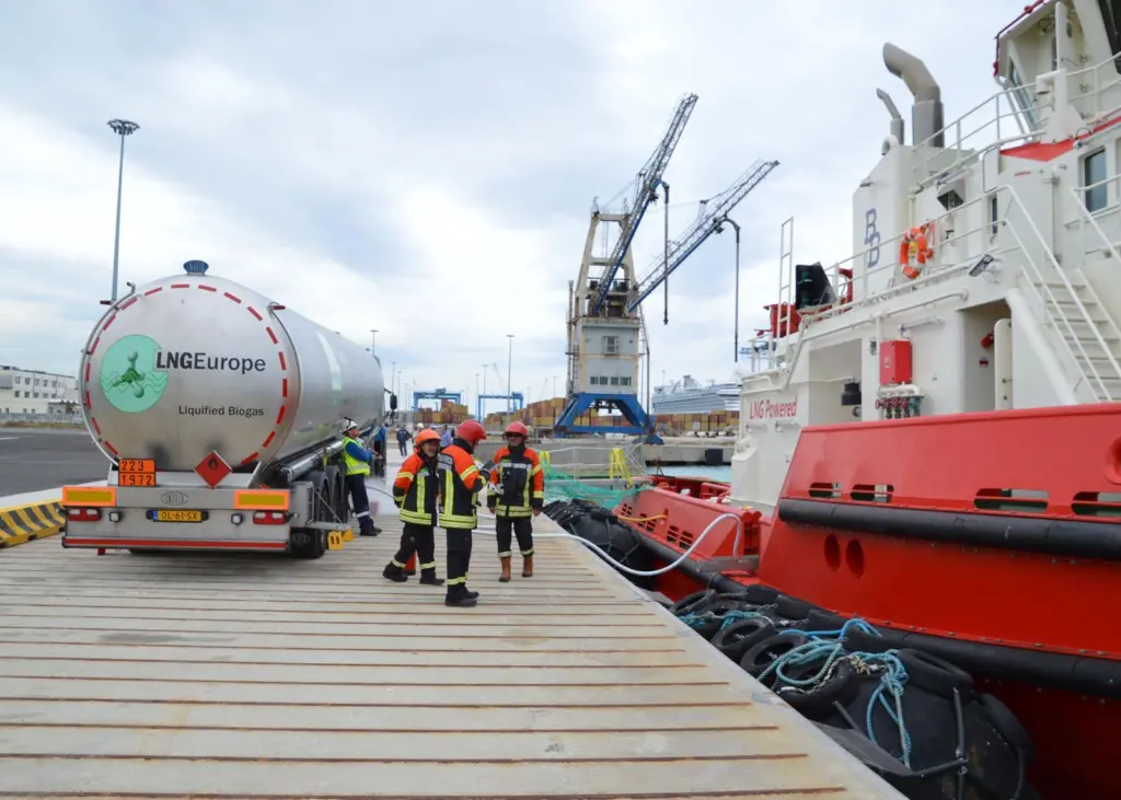 Bunkering ‘Bokn’ with LNG at the Rome Cruise Terminal