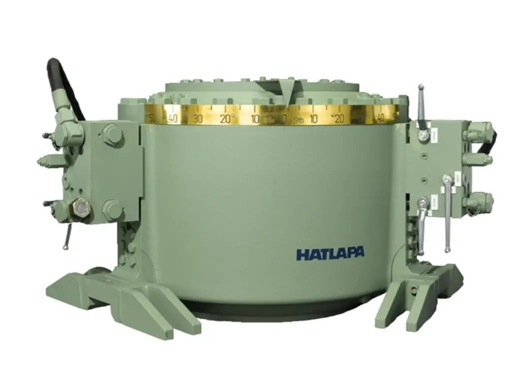 The new alert system has been designed to complement MacGregor's range of steering gear