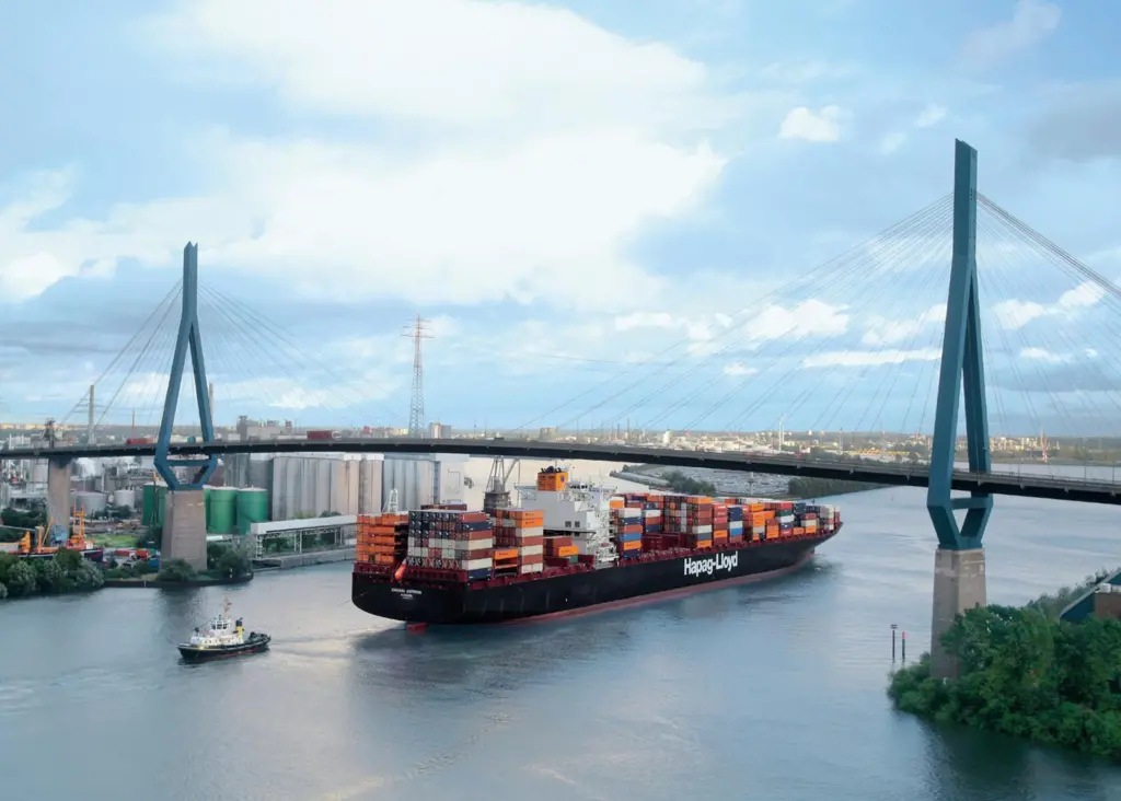The Hapag Llloyd 8,750teu container ship ‘Chicago Express’, seen negotiating Hamburg’s Köhlbrand Bridge, performed trials using the system