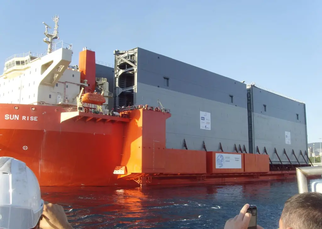 ‘Sun Rise’ is one of a pair of Pan Ocean heavy lift ships with Amarcon’s monitoring system