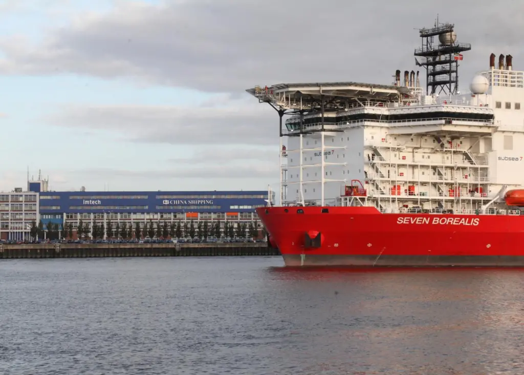 ‘Seven Borealis’ in front of Imtech Marine, Rotterdam