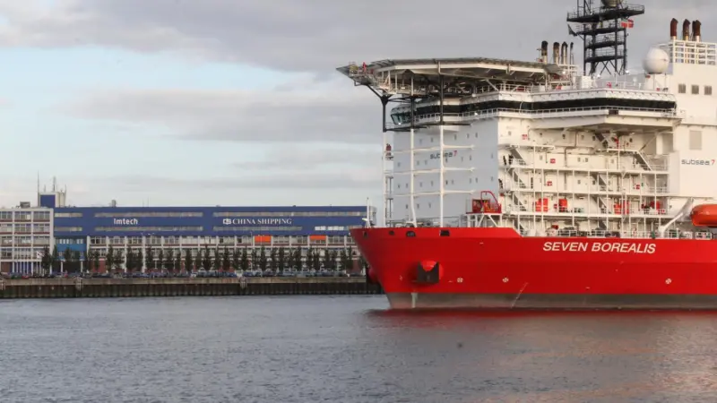 ‘Seven Borealis’ in front of Imtech Marine, Rotterdam