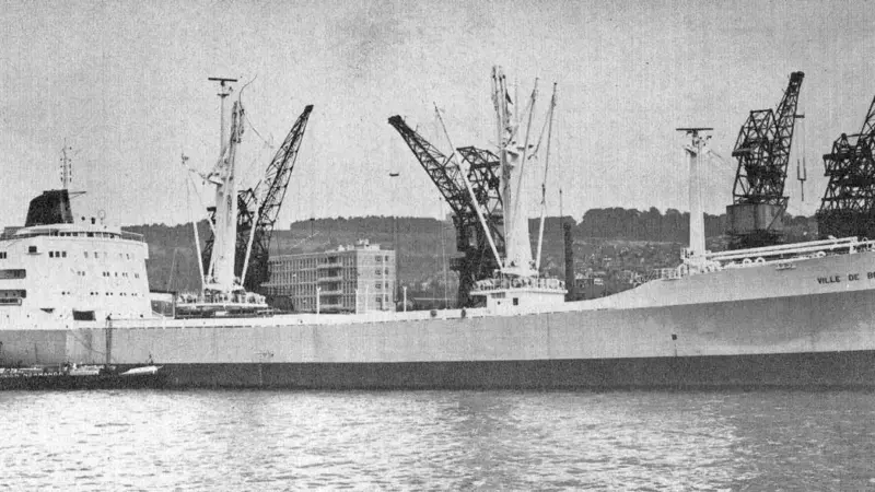 ‘Ville de Bordeaux’ employed a high level of machinery automation and relied on automatic filters for main engine fuel purification rather than centrifugal separators, allowing a 25% cut in manpower