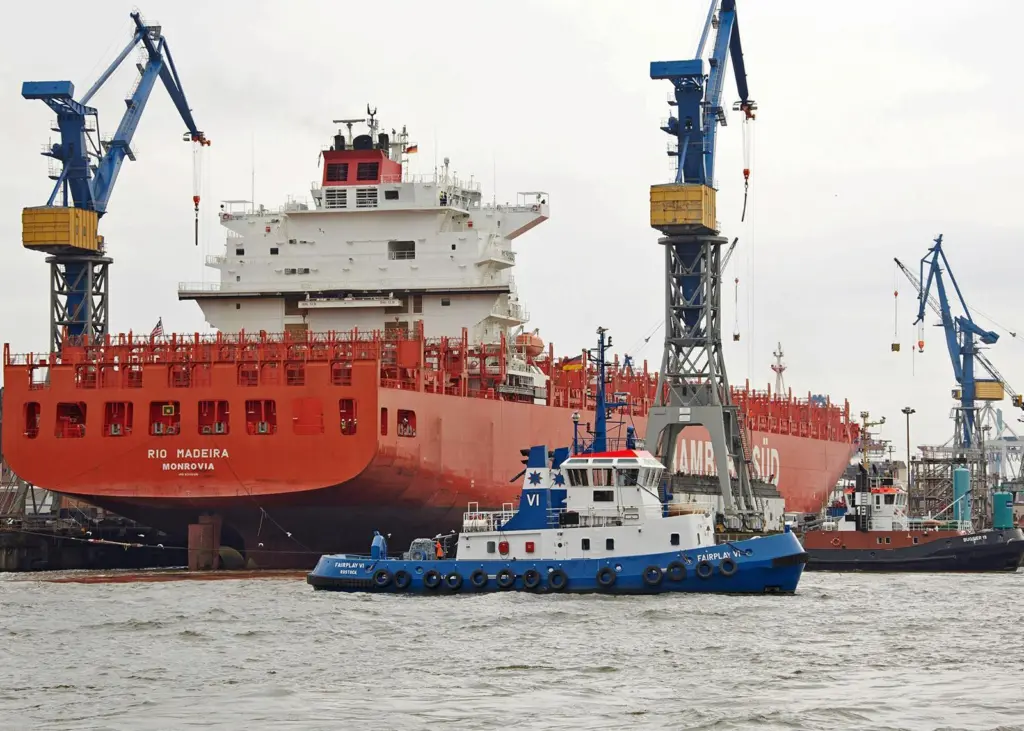 Boxship flurry at Blohm + Voss Repair
