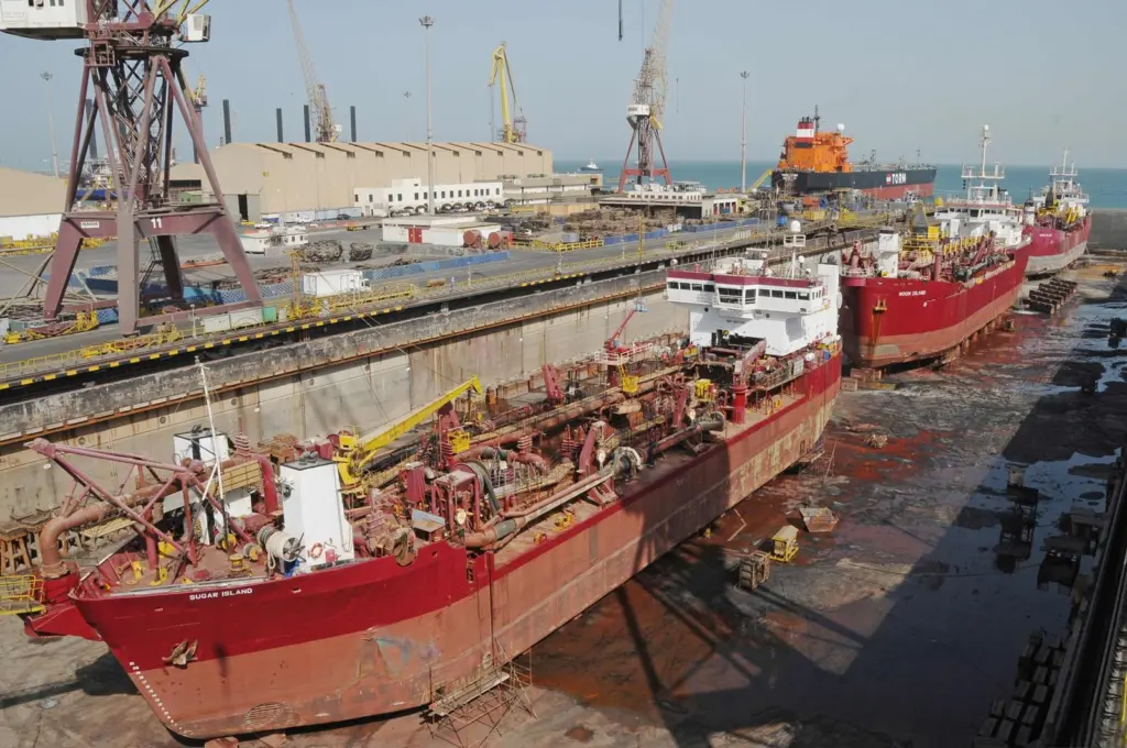 Three dredgers from Great Lakes docked simultaneously at ASRY