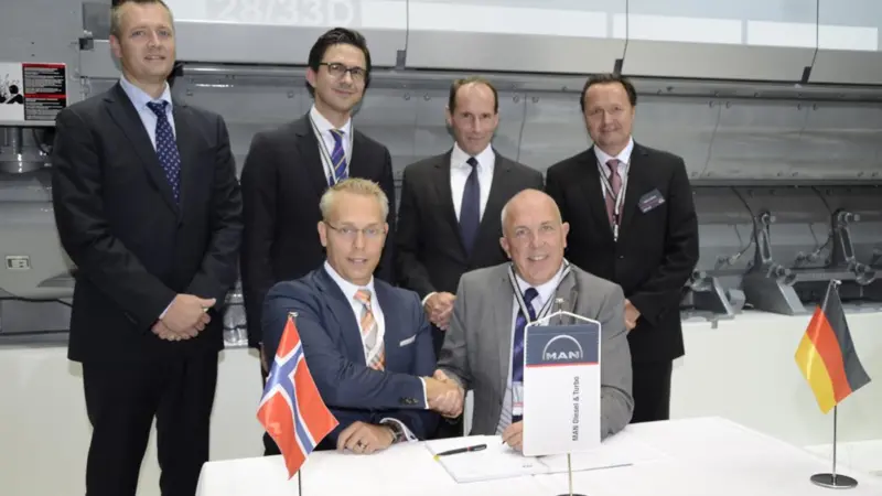 Signing the service agreement: standing, Mikael Adler, MD MAN Diesel & Turbo, Norway; Serghei Nastas, PrimeServ O&M Sales Manager; Dr. Stephan Timmermann, member of executive board, MAN Diesel & Turbo; Stefan Eefting – vice president, head of MA...