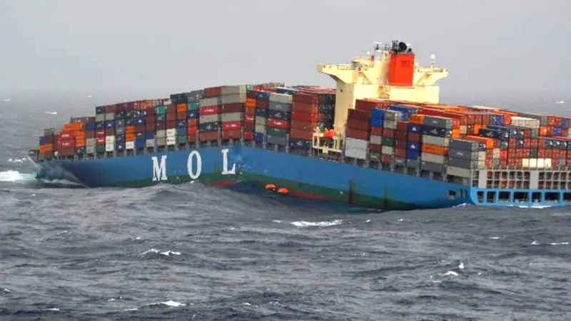 The ‘MOL Comfort’ split in two off the coast of Mumbai in June 2013