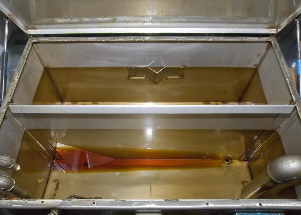 Damage can occur as a result of electro-static discharges when the thermal and oxidative degradation of the oil leads to the formation of varnish on the surfaces of the system