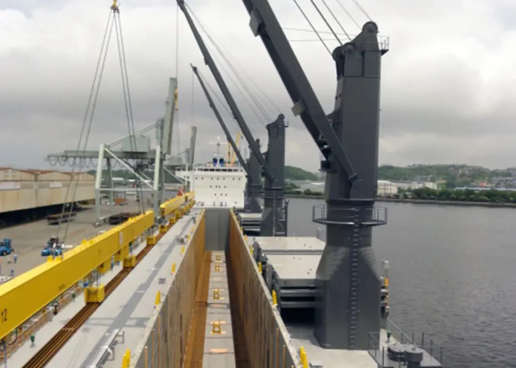 MHI’s synchronised deck cranes