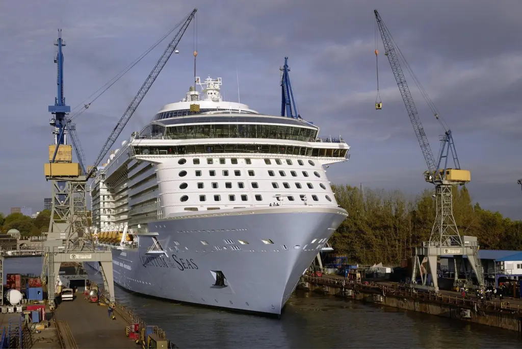 B+V docks ‘Quantum of the Seas’