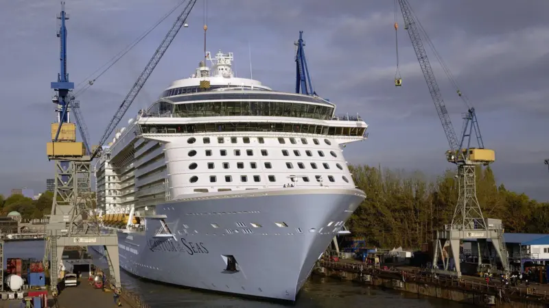 B+V docks ‘Quantum of the Seas’