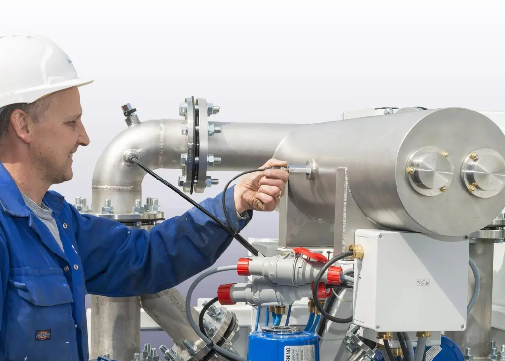 The system automatically adjusts to different sea water qualities and uses a UVT sensor to measure UV light transmittance