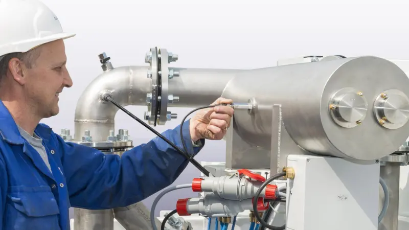 The system automatically adjusts to different sea water qualities and uses a UVT sensor to measure UV light transmittance