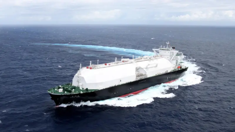 The recently delivered, 155,000m3-capacity ‘Seishu Maru’ heralds Mitsubishi's Sayaendo concept, using a continuous cover over the Moss spherical tanks