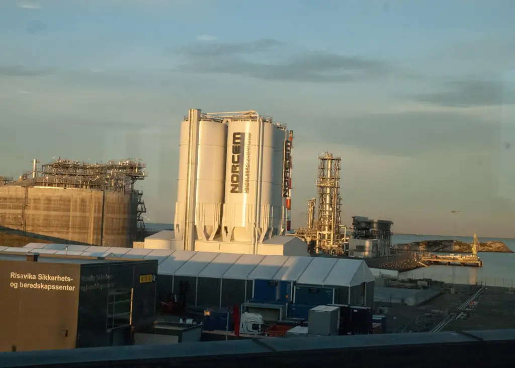 LNG – have falling oil prices and the still-uncertain infrastructure questions caused the bubble to burst?