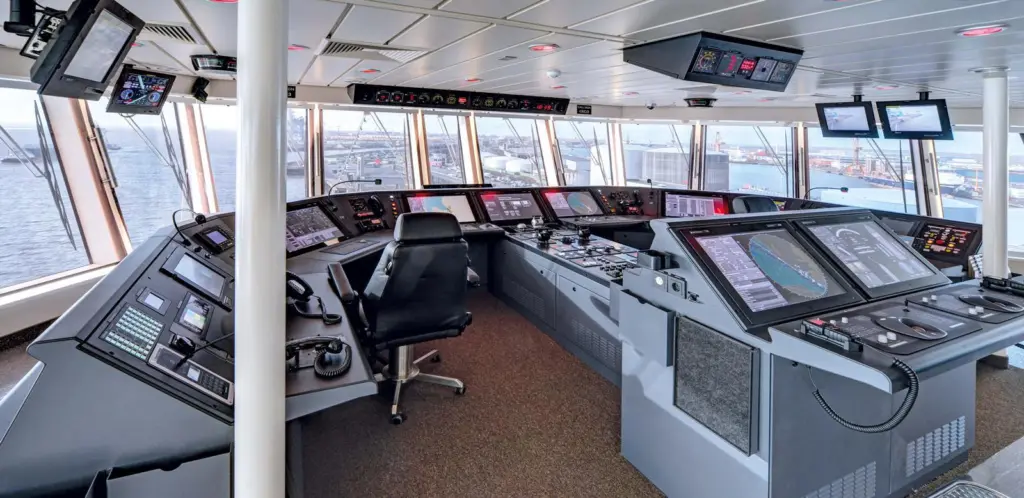 A SAM Electronics' NACOS Platinum integrated bridge system