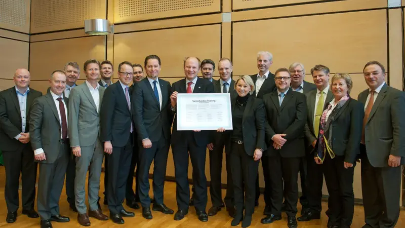 Partners including Lars Andreas Lunde, Norwegian state secretary for climate and environment (holding the declaration), Monica Mæland, minister of trade and industry (right), and Remi Eriksen. deputy group chief executive DNV GL (left) signed a ...