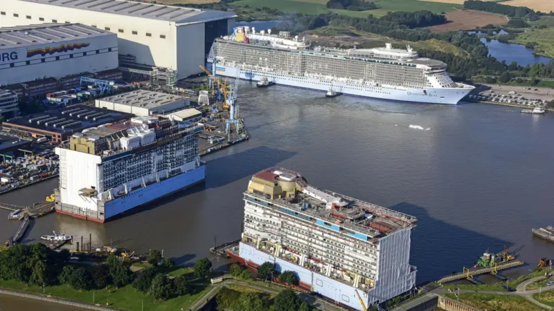 Quantum floats beside Anthem modules as Meyer changes strategy but stays in Papenburg.
