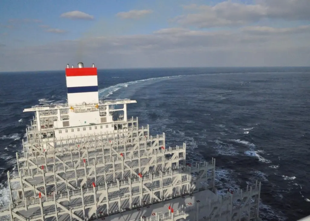 Slipstream from the ultra large container carrier Ural, equipped with Van der Velden's ESPAC system