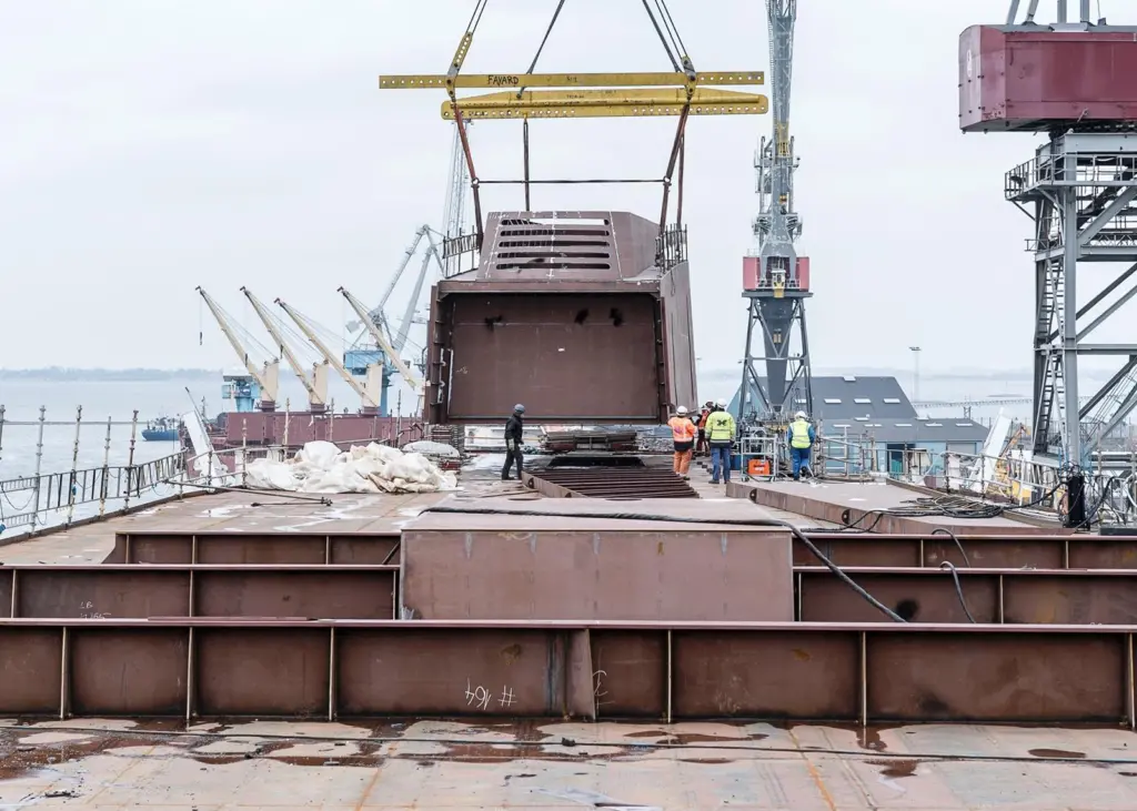 Ferry Berlin gets a new funnel at Fayard
