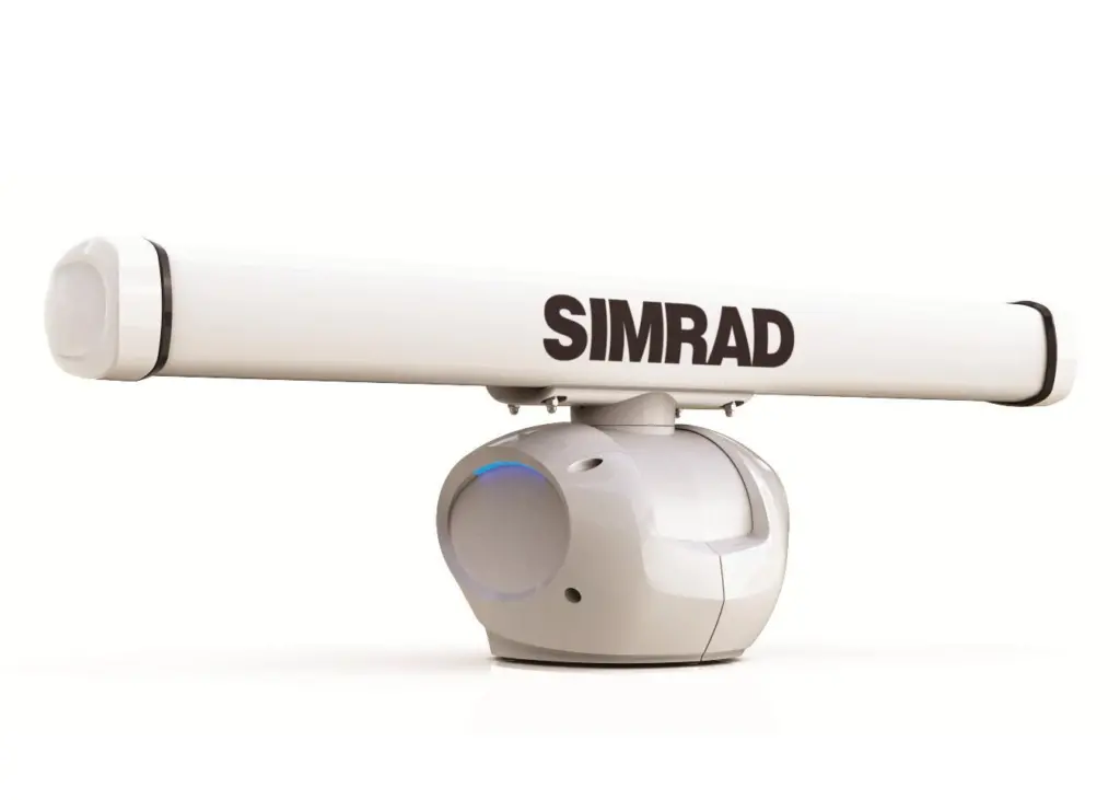 The Simrad Halo pulse compressor radar offers an exceptional range through its dual-mode design