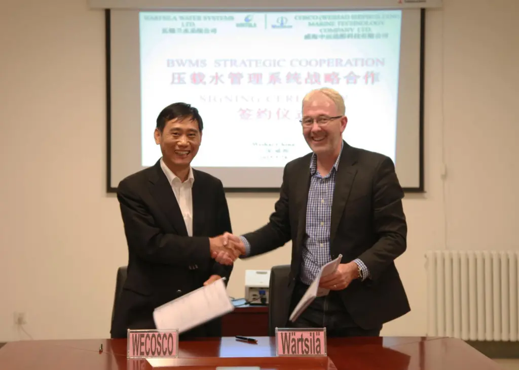 WECOSCO chairman Jia Lianjun (left) and Joe Thomas, director, ballast water management systems, Wärtsilä Ship Power.