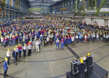 Meyer talks to concerned workers