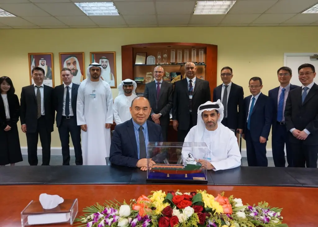 Mr Dagher Al Marar, CEO of ESNAAD and Mr Simon Liang, Chairman and CEO of Sinopacific Shipbuilding Group signed the contract in Abu Dhabi