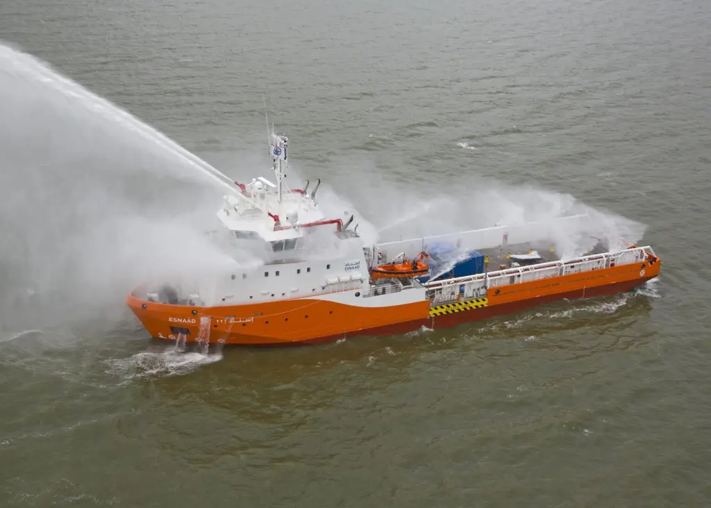 The first-in-series Esnaad 221 'Flying Focus' in firefighting mode