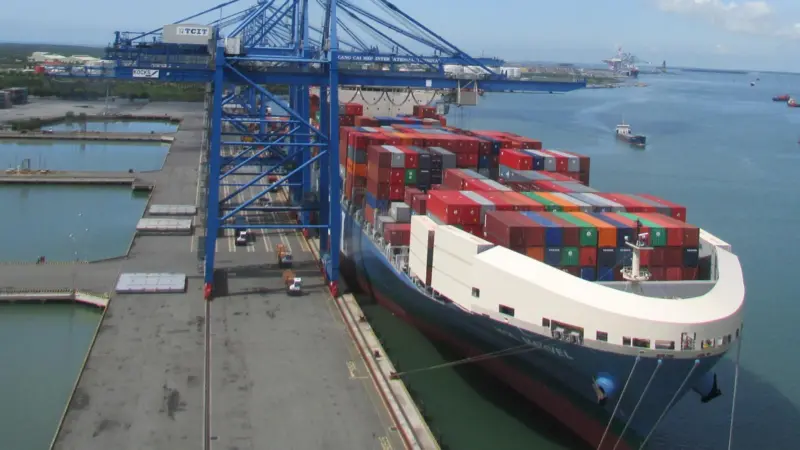 Containership 'MOL Marvel' with energy-saving windshield fitted for demonstration tests (image provided by Mitsui OSK Lines)
