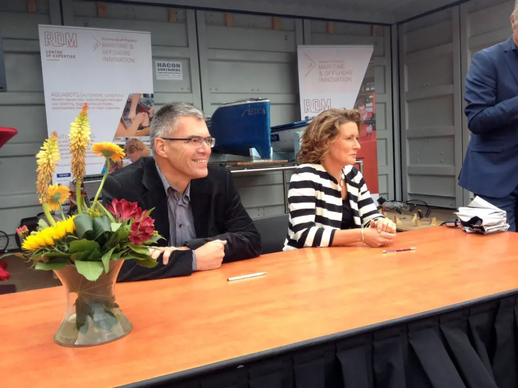 Imtech Marine has signed for a prolonged stay at the RDM Innovation Dock. Pictured: Mark Linde (Global Director Design Technology & Engineering Imtech Marine) and Angelien Sanderman (Member of the Board University of Rotterdam)