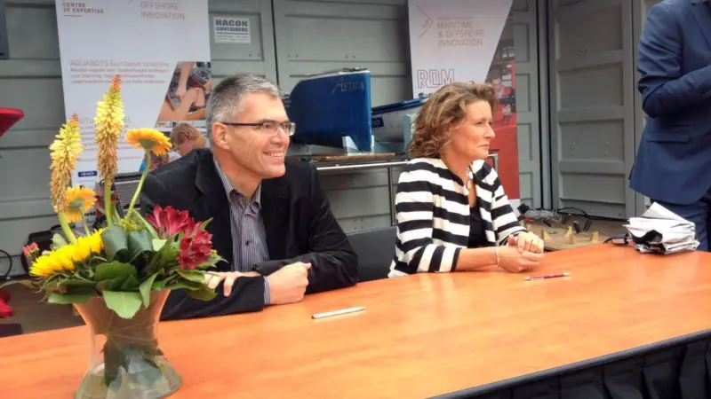 Imtech Marine has signed for a prolonged stay at the RDM Innovation Dock. Pictured: Mark Linde (Global Director Design Technology & Engineering Imtech Marine) and Angelien Sanderman (Member of the Board University of Rotterdam)