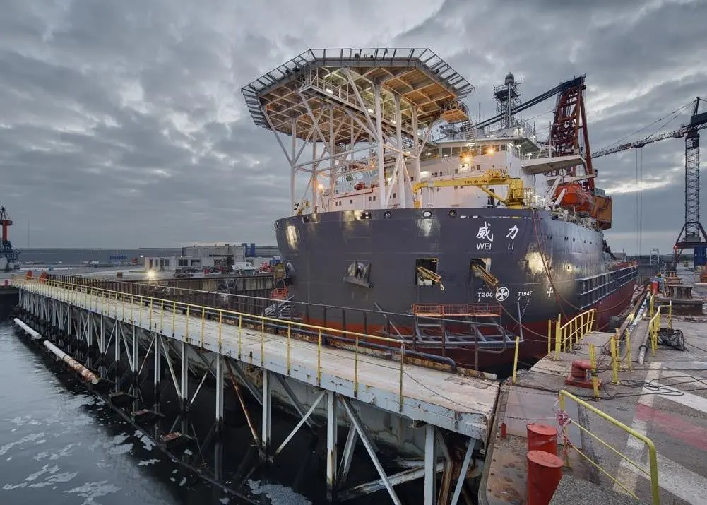 Ensuring that the ‘Wei-Li’ was properly supported in the drydock was a complex project in itself