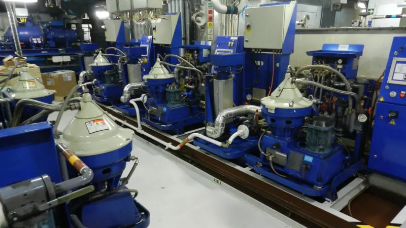 The new cat fines test kit can be applied either before or after cylinder oil has been passed through separators