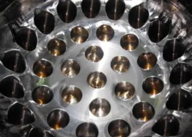Piston crown after use with Mobilgard 300 C