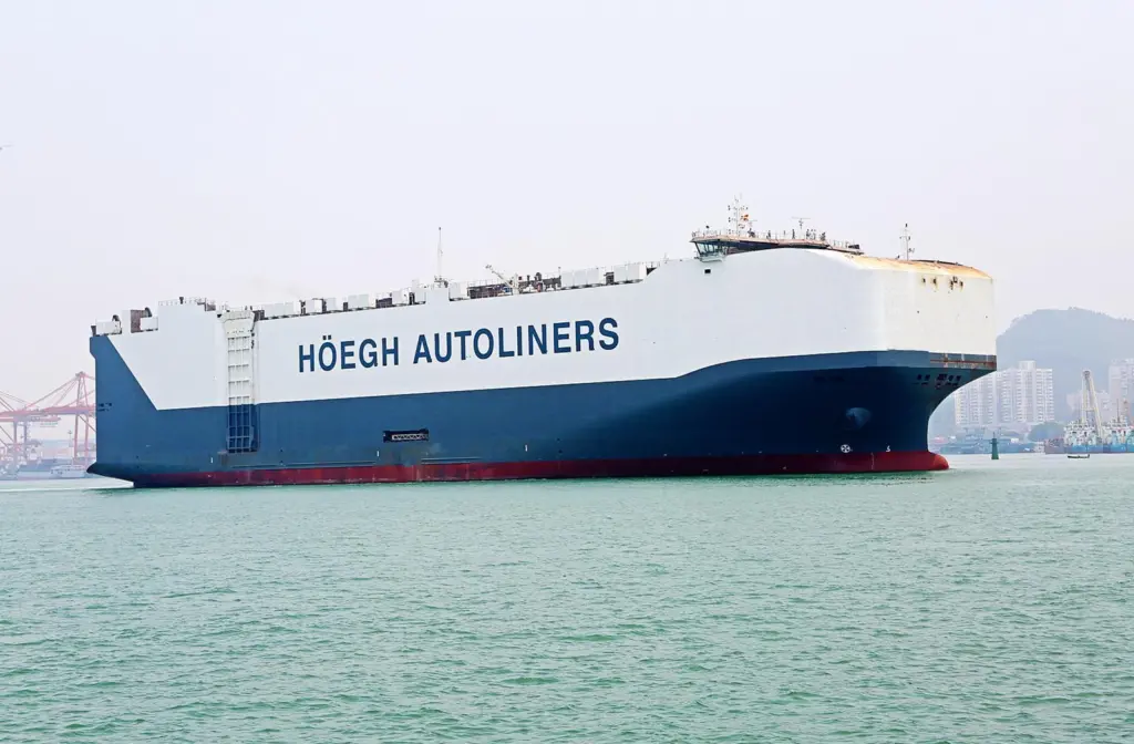 Opening a new chapter in deepsea vehicle carrier design: the 8,500 CEU post-Panamax Hoegh Target